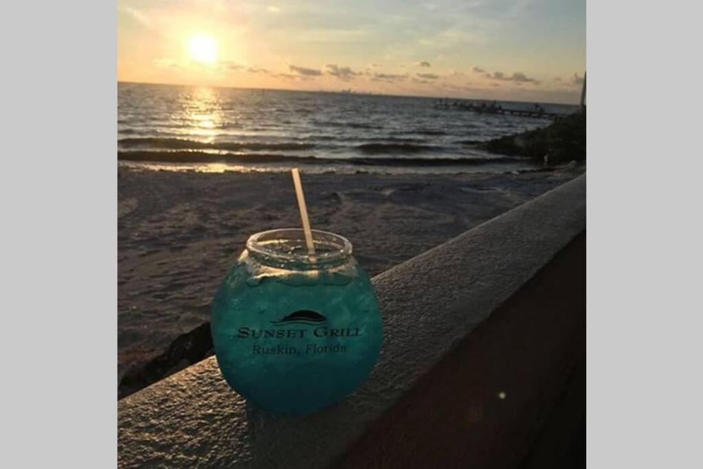 River Delight,Studio109, Beach & Pool Steps Away + Wifi 러스킨 외부 사진