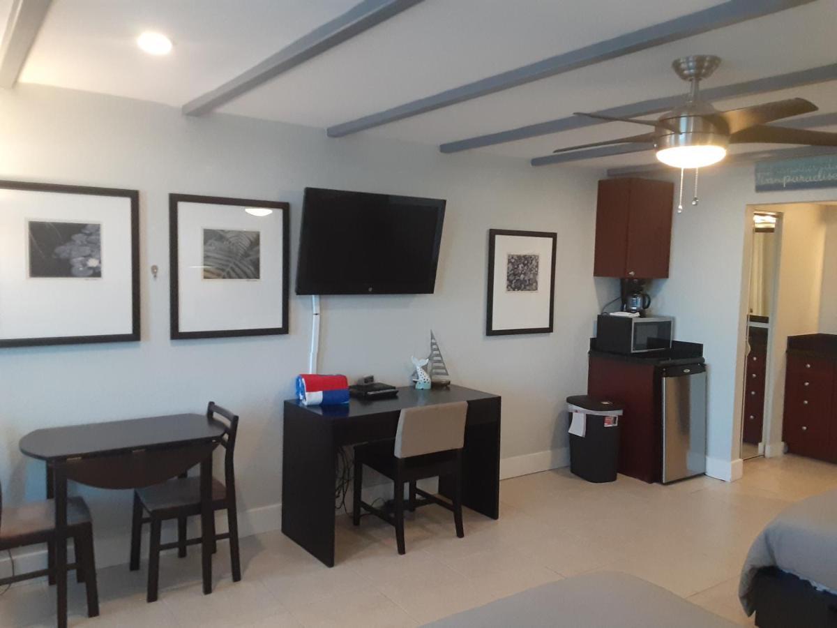 River Delight,Studio109, Beach & Pool Steps Away + Wifi 러스킨 외부 사진