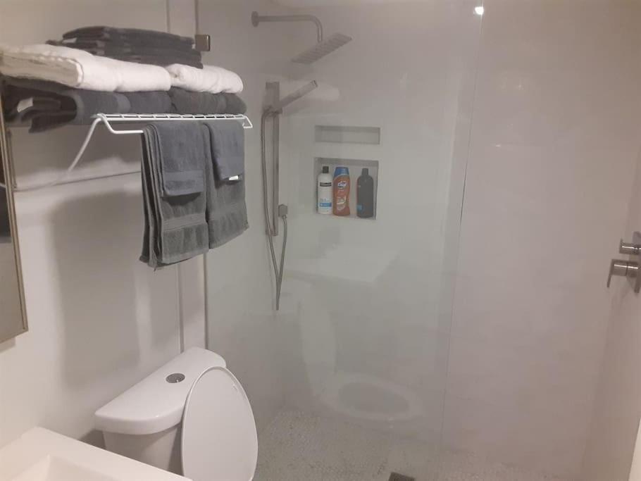 River Delight,Studio109, Beach & Pool Steps Away + Wifi 러스킨 외부 사진