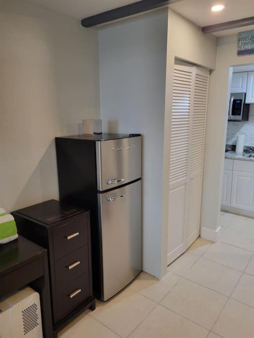 River Delight,Studio109, Beach & Pool Steps Away + Wifi 러스킨 외부 사진