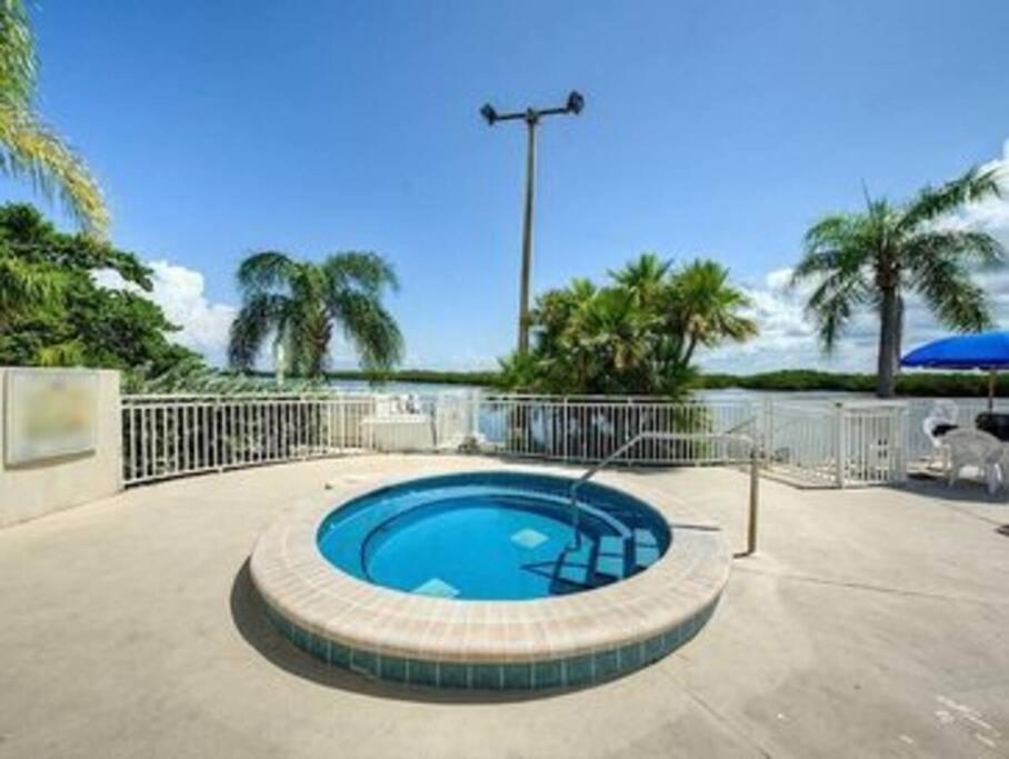 River Delight,Studio109, Beach & Pool Steps Away + Wifi 러스킨 외부 사진
